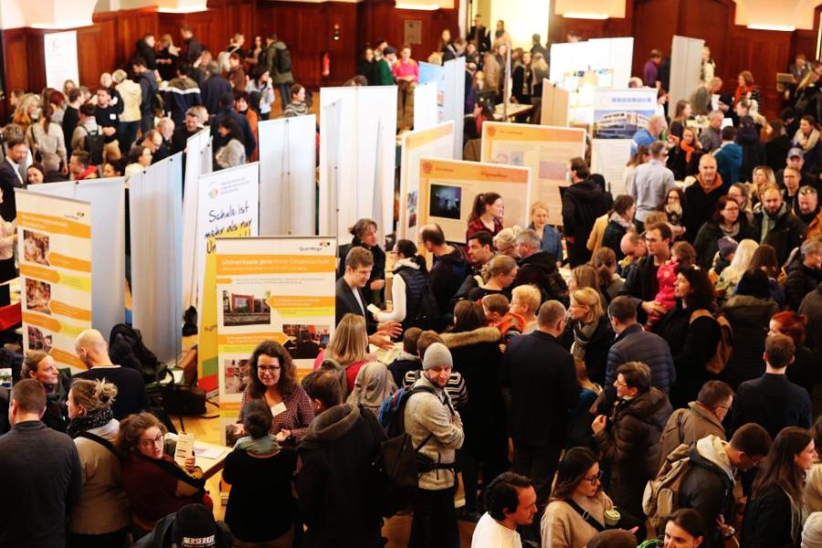 Blick auf die Schulmesse 2023